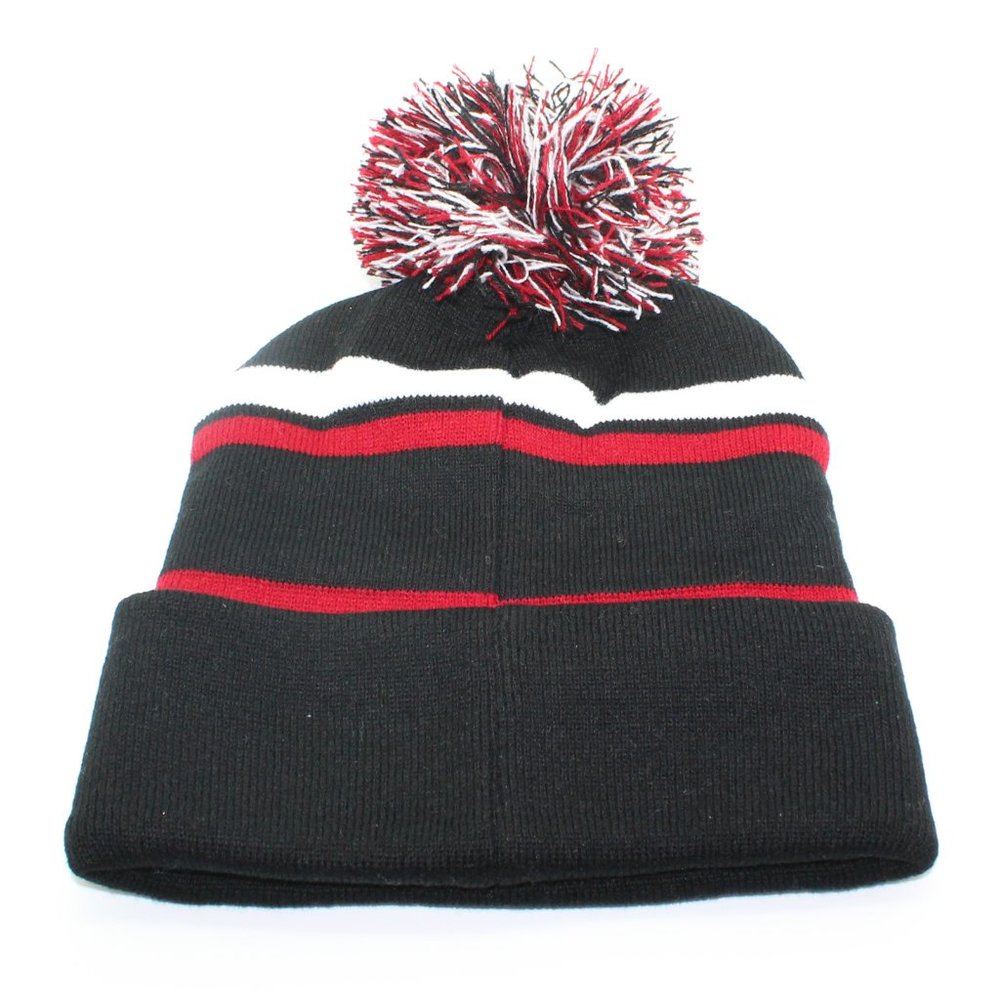 TRUE NORTH CANADA Maple Leaf Pompom Cuffed Black Winter Hat - NWOT - Picture 2 of 3